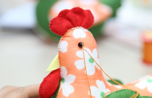 DIY Felt Easter Chick Free Sewing Pattern