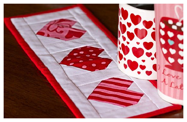 Patchwork Valentine Mug Rug Free Sewing Pattern